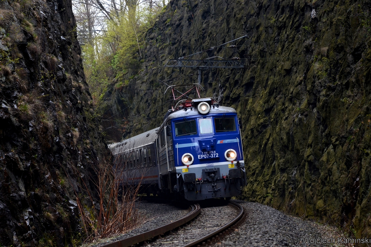 Siódemka między skałami