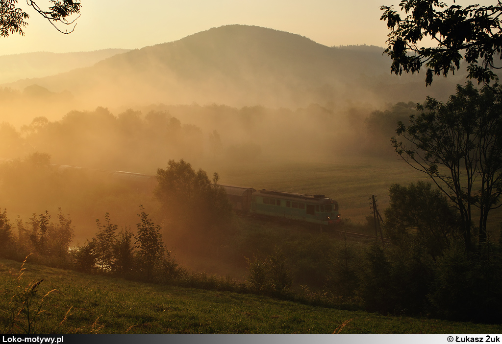Świt na łupkowskiej
