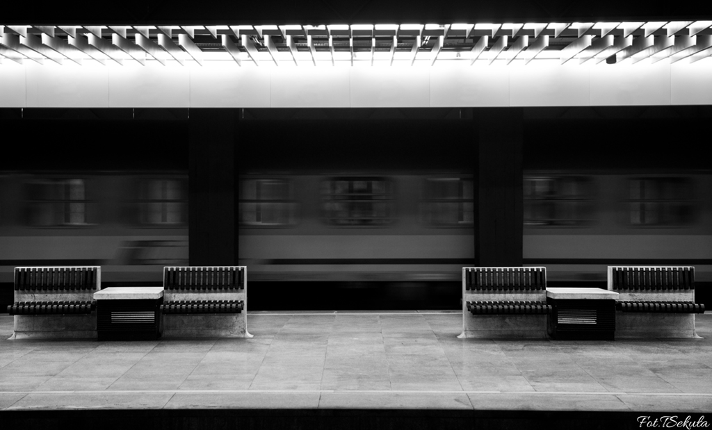 Przestrzeń dworcowa.