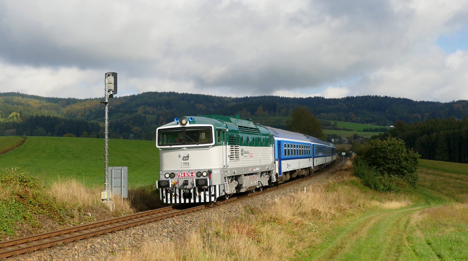 754 076-8