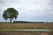 ST44-1208 z wojskiem